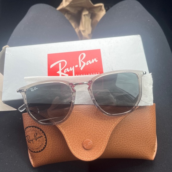 Ray.Ban